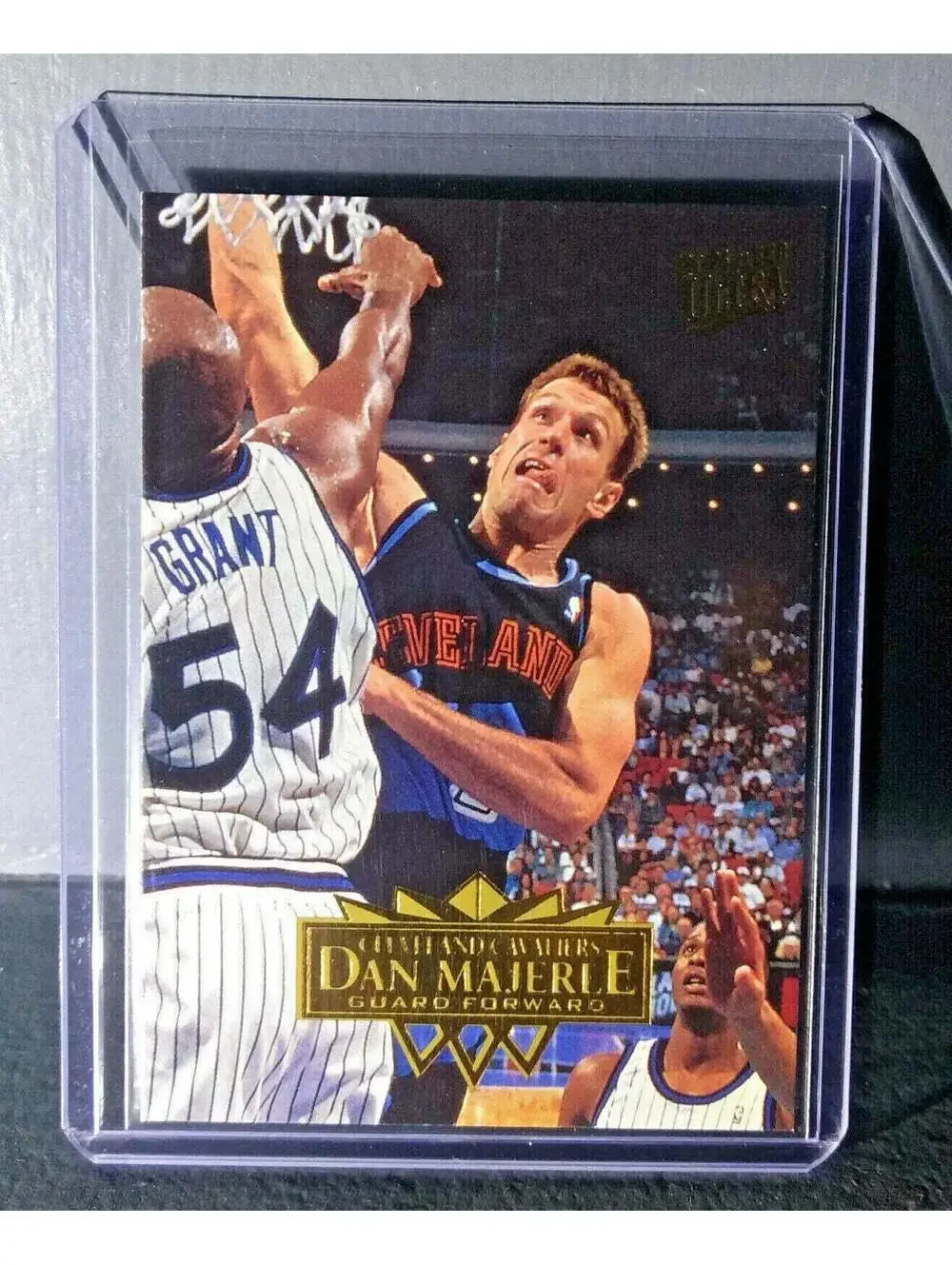 1995-96 Dan Majerle #211 Basketball Card